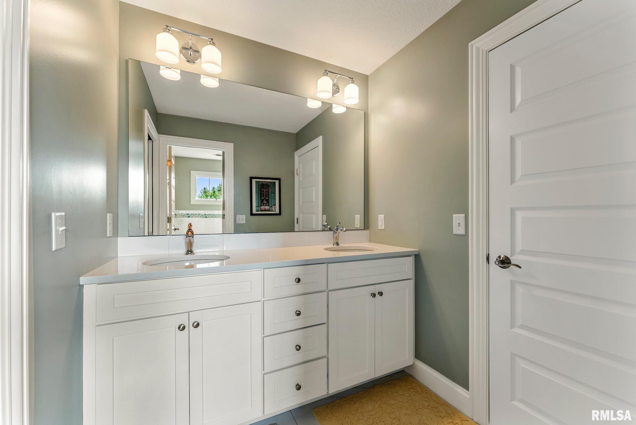 6476 Cardinal Road Bettendorf, IA 52722 - Photo 33 of 61 Gallery Image 33