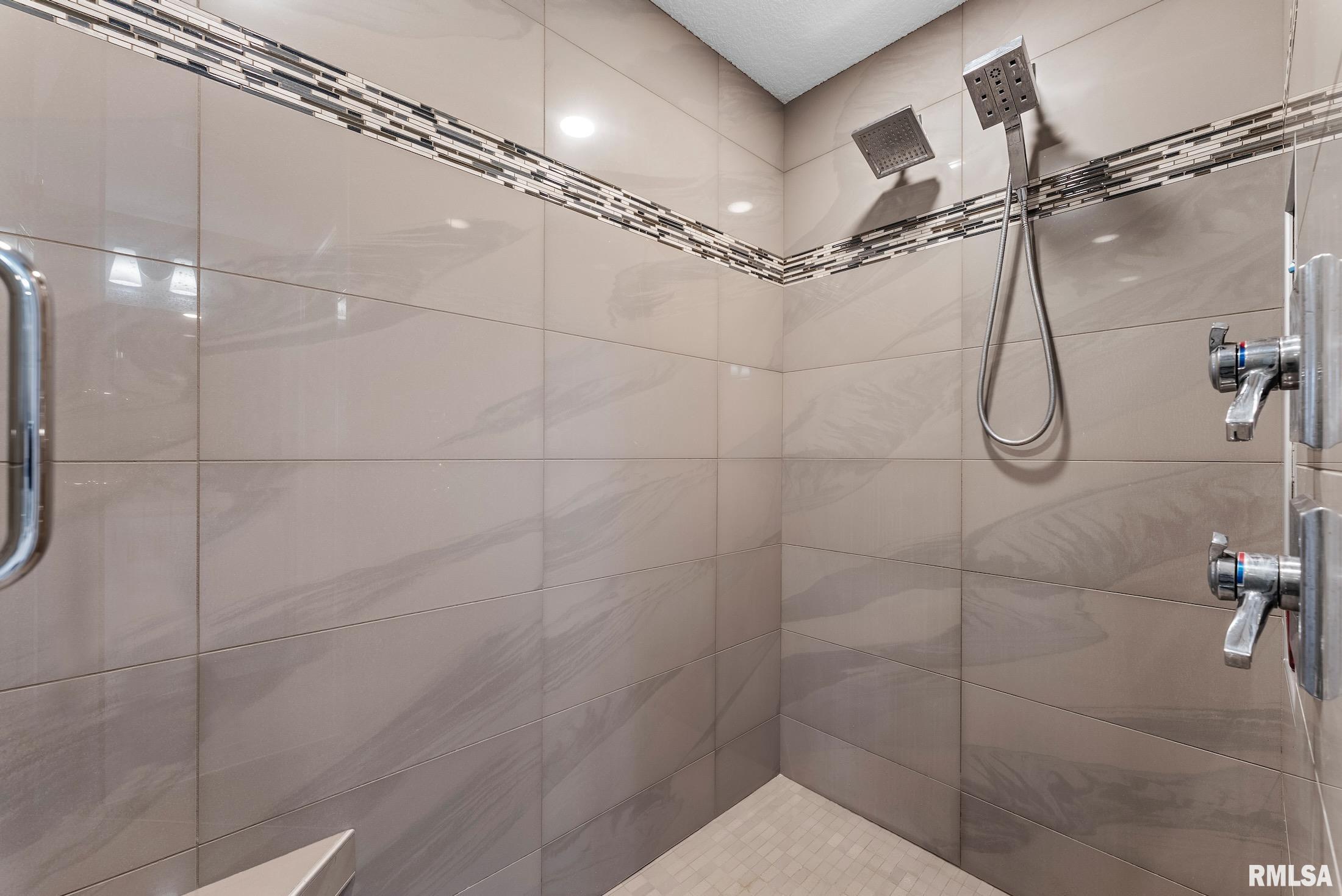 6476 Cardinal Road Bettendorf, IA 52722 - Photo 36 of 61 Gallery Image 36