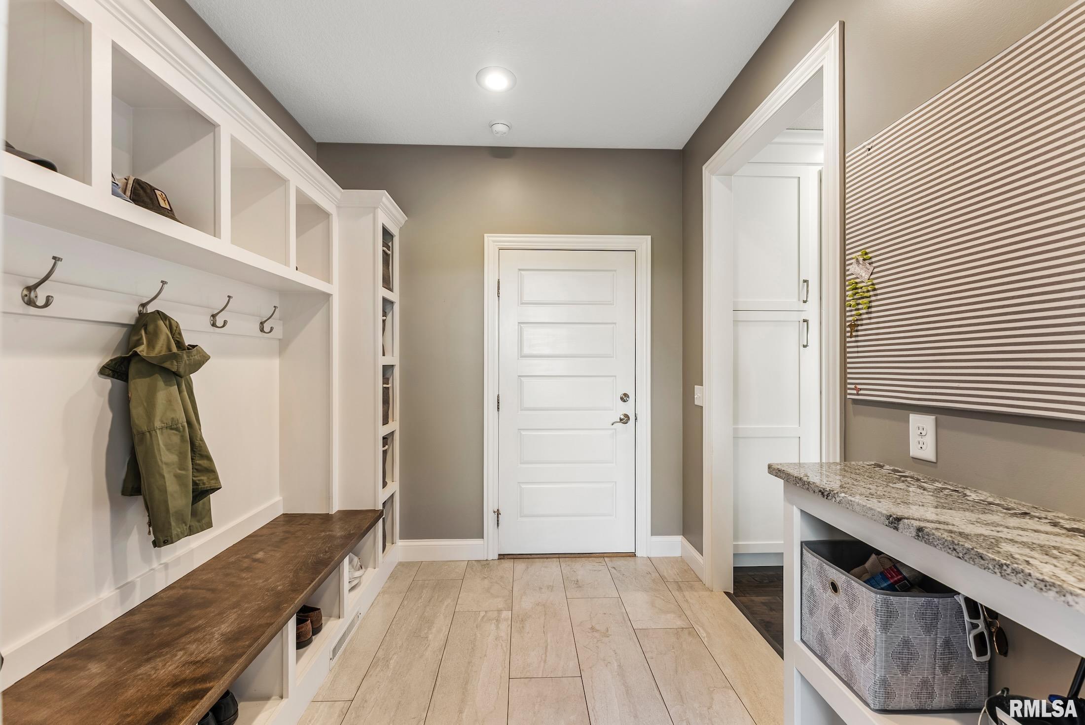6476 Cardinal Road Bettendorf, IA 52722 - Photo 46 of 61 Gallery Image 46