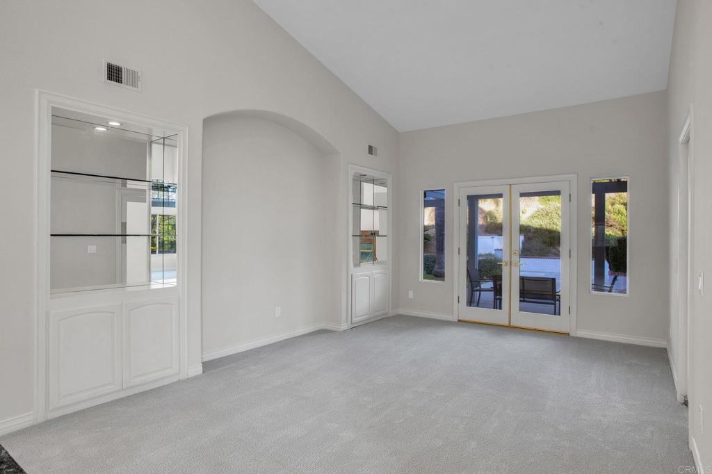 4286 La Canada Road Fallbrook, CA 92028 - Photo 22 of 60 an empty room with entrance and door