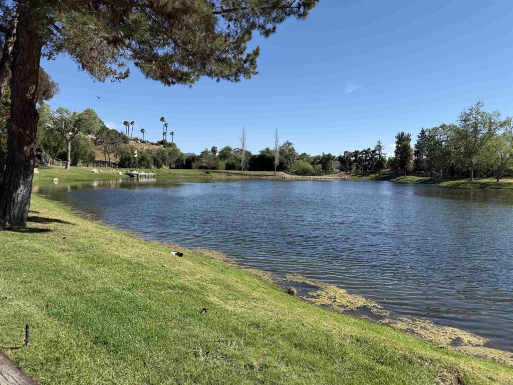 4286 La Canada Road Fallbrook, CA 92028 - Photo 47 of 60 a view of a lake with houses in the back