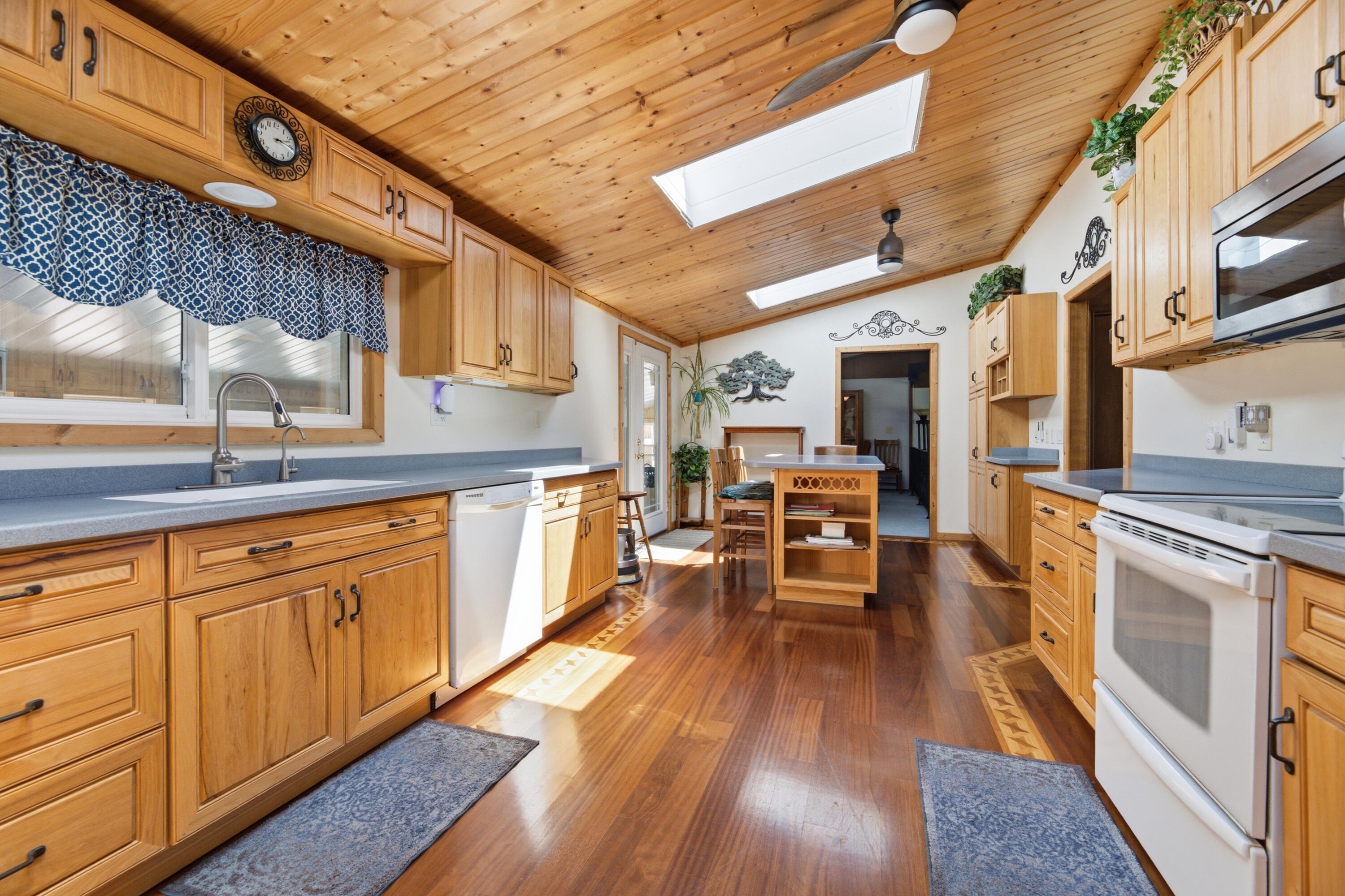 1725 North River Road Buffalo City, WI 54622 - Photo 8 of 20 Kitchen