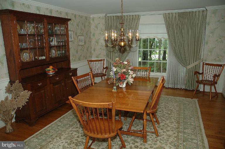 1082 Old Cedar Road McLean, VA 22102 - Photo 4 of 14 Dining Room