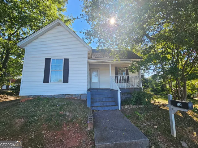 a view of house with a yard