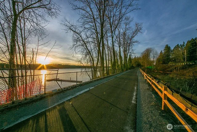 $10,000 | 2301 East Lake Sammamish Parkway Northeast, Sammamish, WA 98074