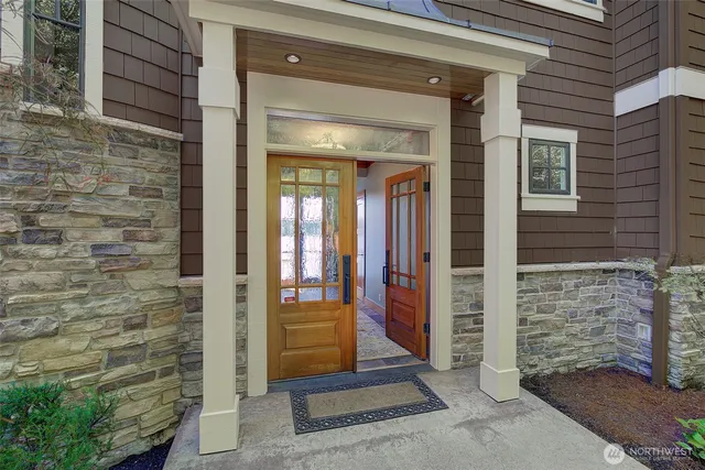 a view of entryway front of house