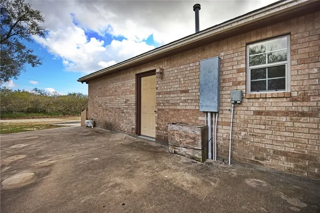 $575,000 | Undisclosed Address, Sinton, TX 78387