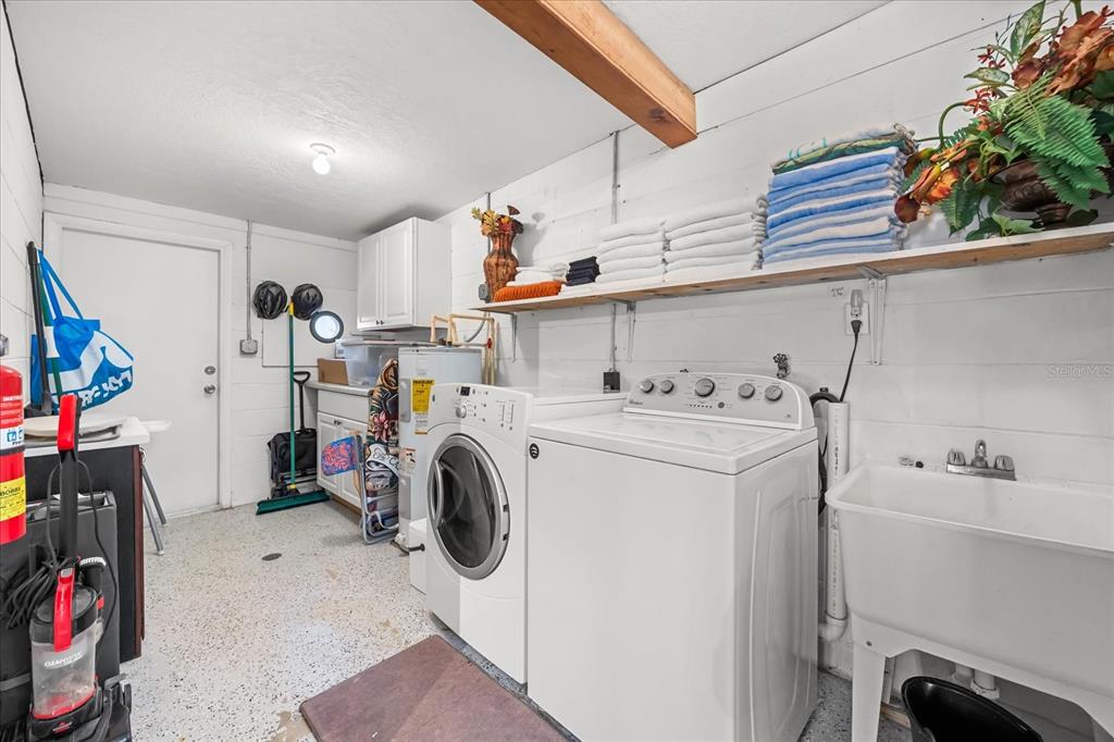 936 Santa Cruz Road Cocoa Beach, FL 32931 - Photo 21 of 45 a utility room with dryer and washer