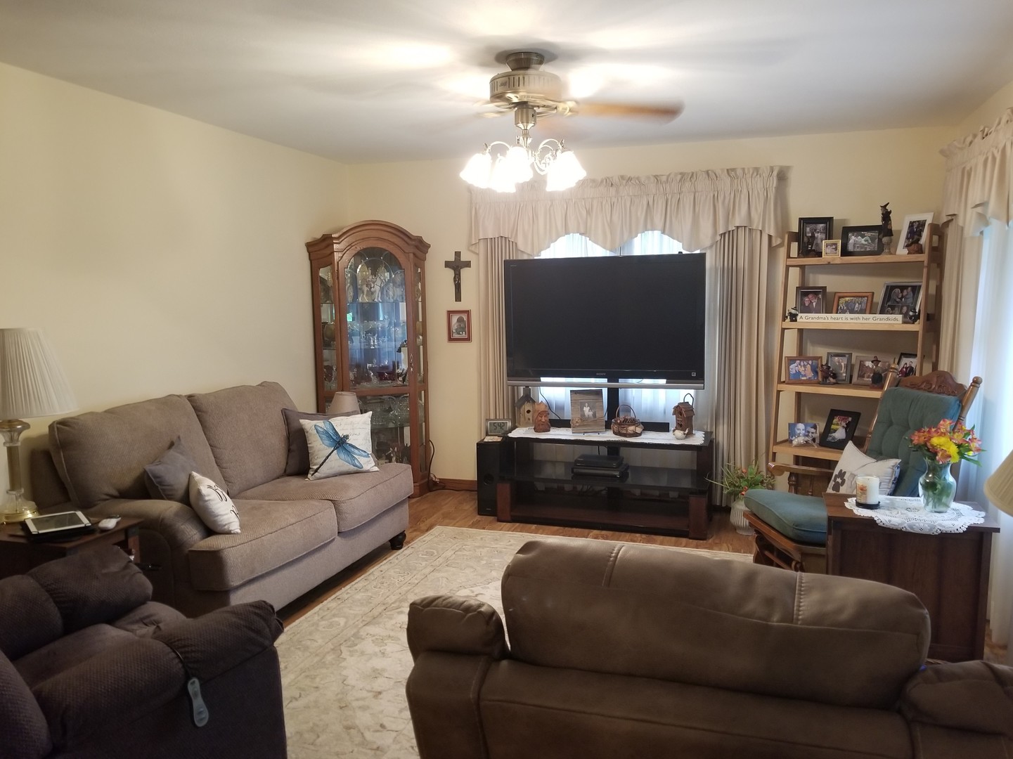 18869 Star Road Prophetstown, IL 61277 - Photo 2 of 20 a living room with furniture and a flat screen tv