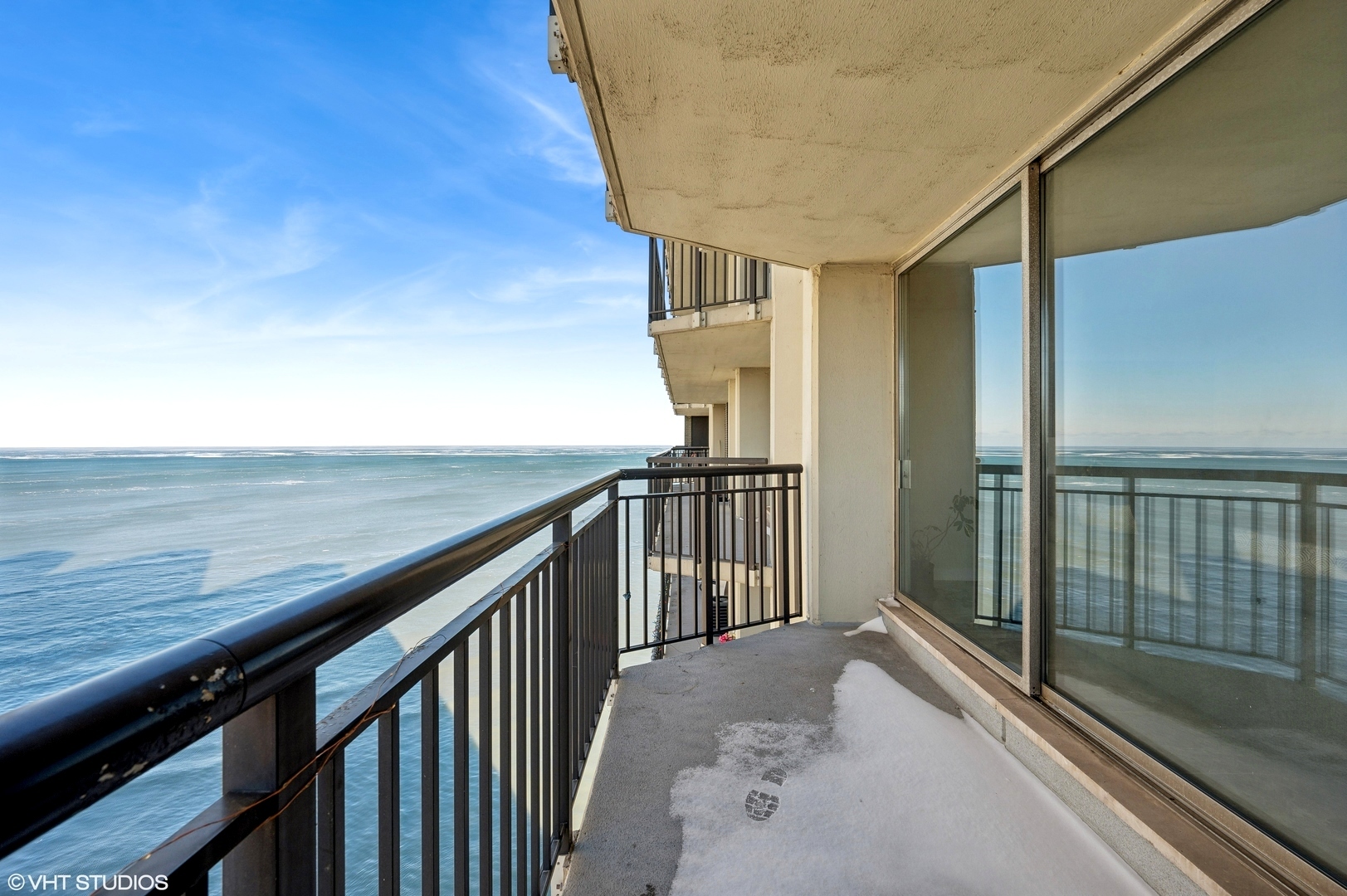 6007 North Sheridan Road, Unit 21F Chicago, IL 60660 - Photo 15 of 22 a view of balcony