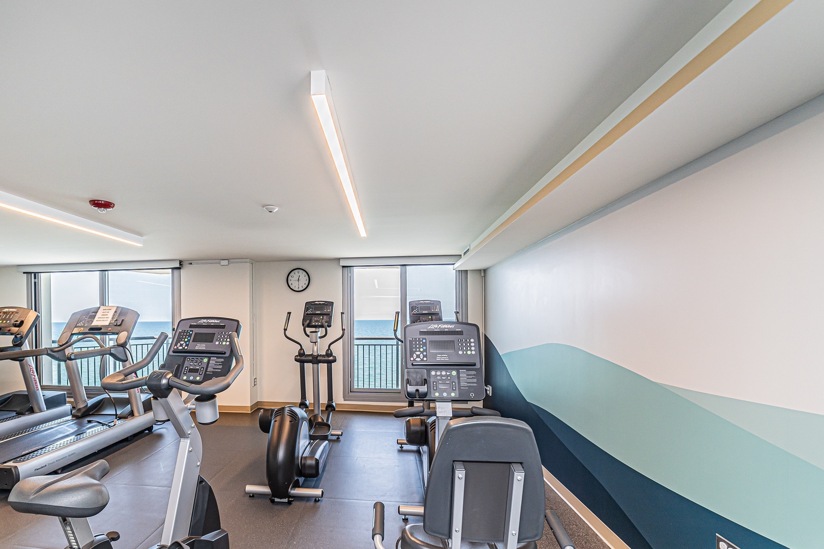 6007 North Sheridan Road, Unit 21F Chicago, IL 60660 - Photo 19 of 22 a view of a room with gym equipment