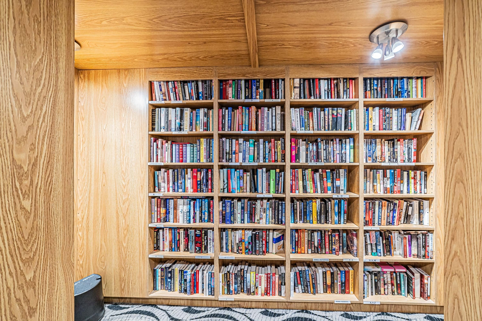 6007 North Sheridan Road, Unit 21F Chicago, IL 60660 - Photo 22 of 22 a an empty room with bookshelf