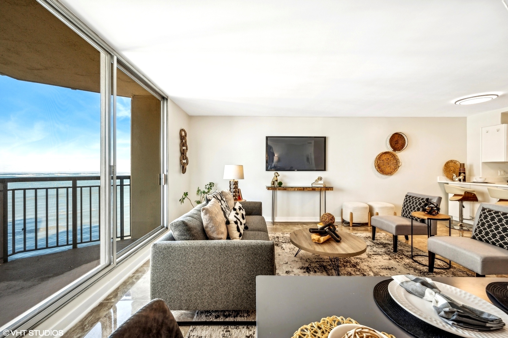 6007 North Sheridan Road, Unit 21F Chicago, IL 60660 - Photo 3 of 22 a living room with furniture and a large window
