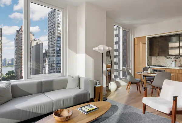 $2,250,000 | 135 East 47th Street, Unit 20B | Midtown East