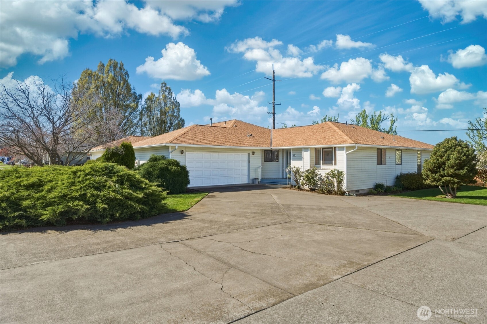 807 Southeast Sentry Drive College Place, WA 99324 - Photo 1 of 21