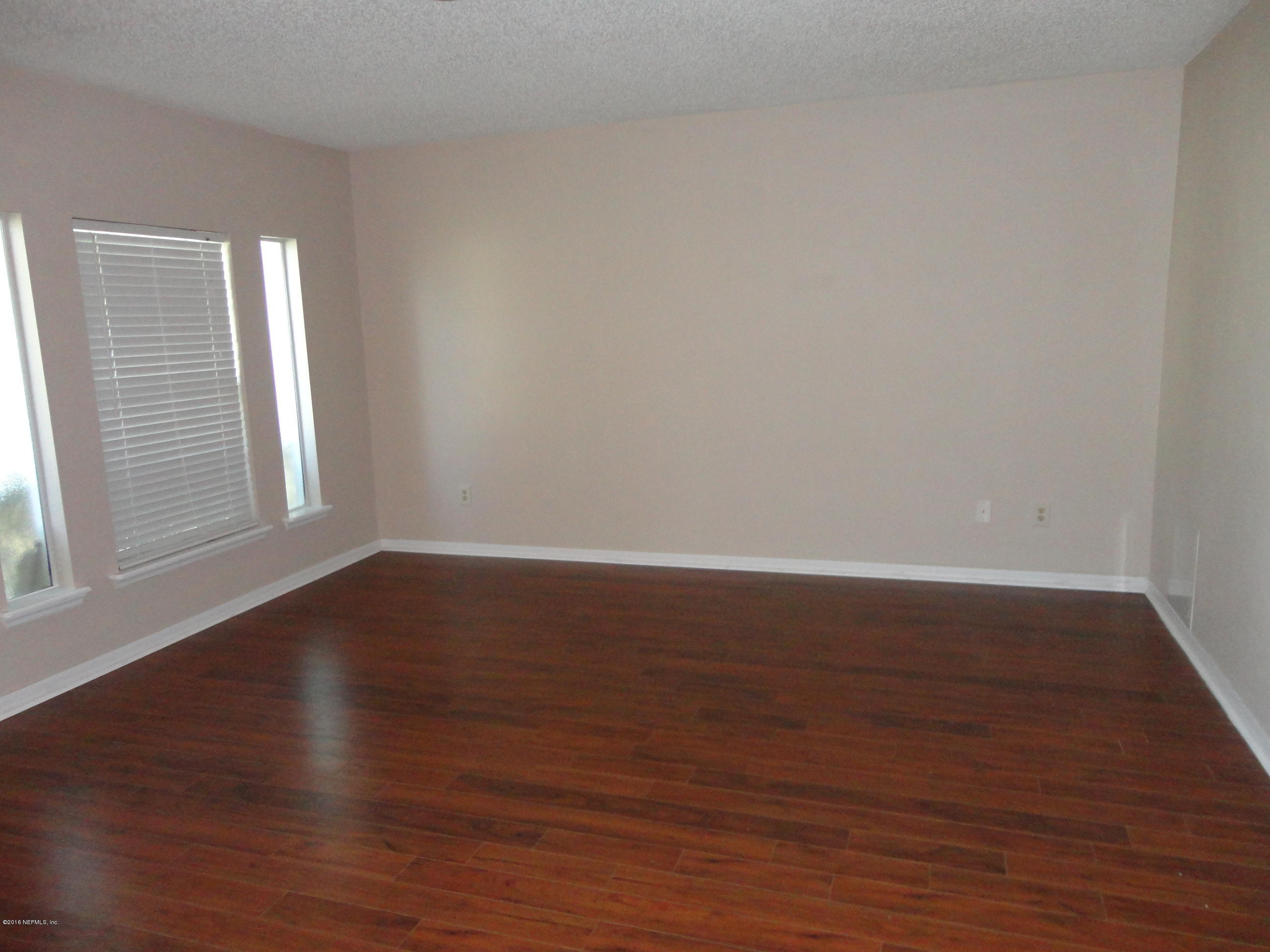 10233 Rising Mist Lane Jacksonville, FL 32221 - Photo 5 of 29 Living Room
