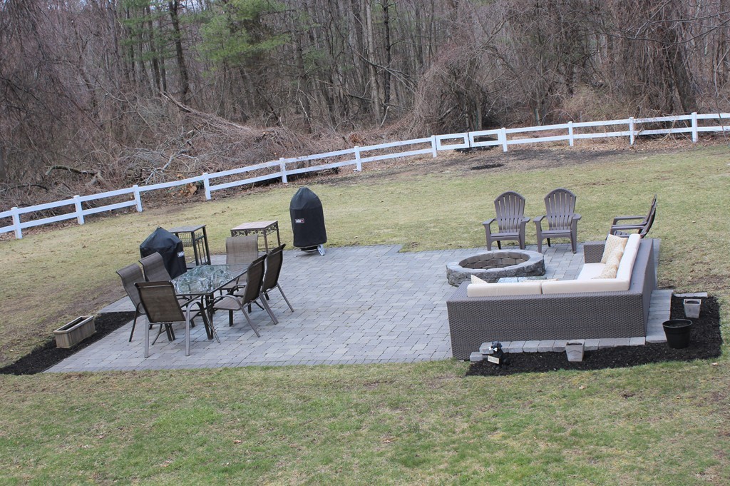112 Simpson Road Marlborough, MA 01752 - Photo 4 of 30 Gallery Image 4