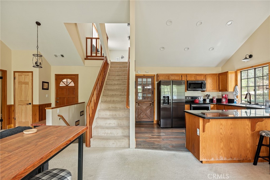 1108 Grass Valley Road Lake Arrowhead, CA 92352 - Photo 25 of 70 Kitchen