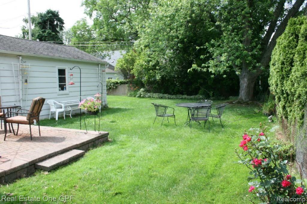 359 Ridgemont Road Grosse Pointe, MI 48236 - Photo 18 of 19 18 IMG_1597.jpg