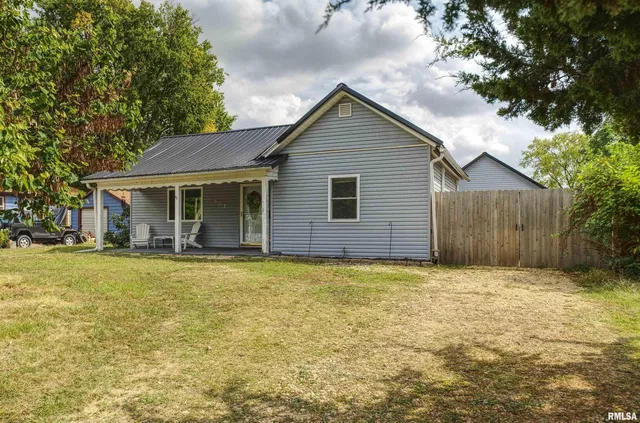 $135,000 | 607 2nd Street, Camanche, IA 52730