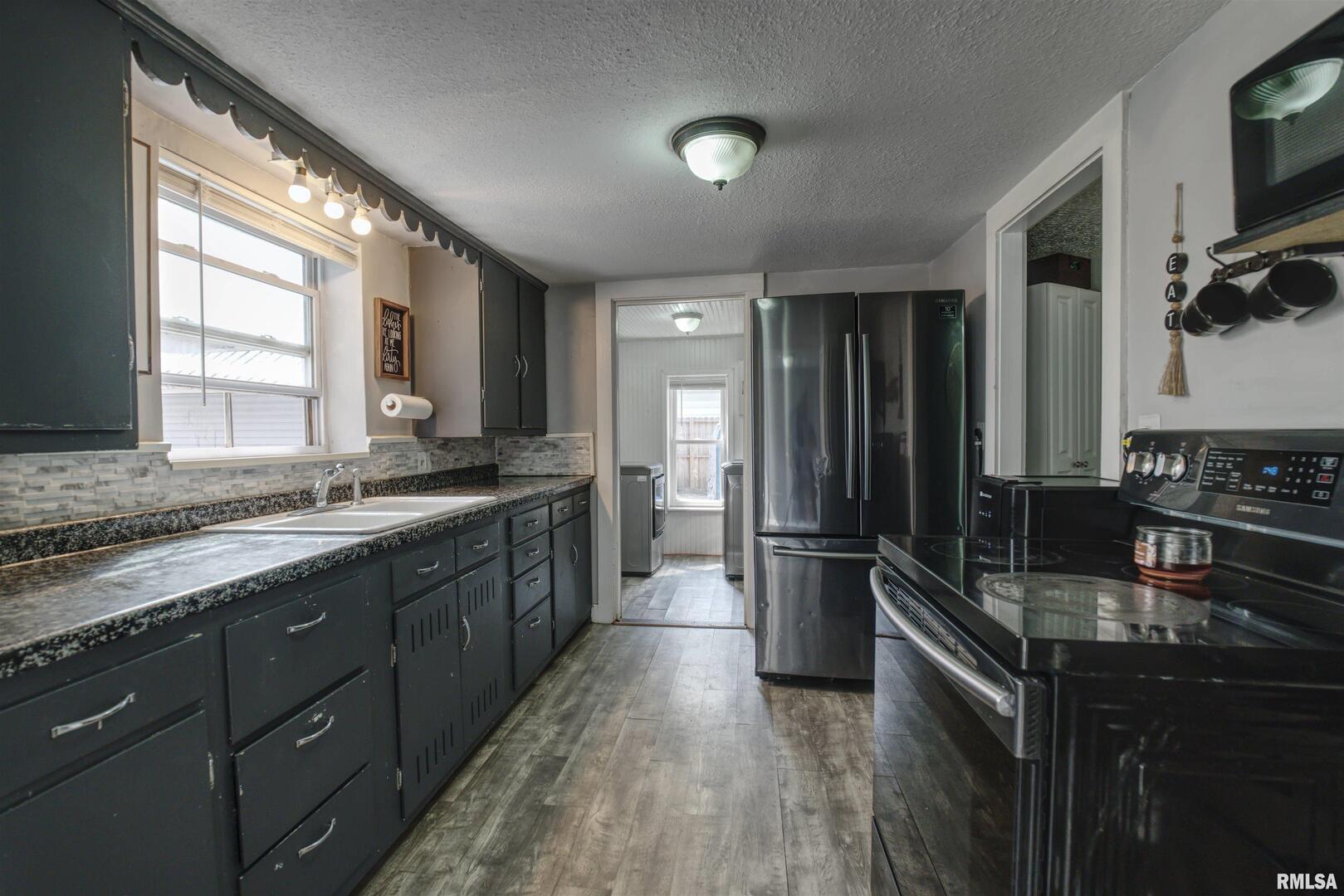 607 2nd Street Camanche, IA 52730 - Photo 9 of 25