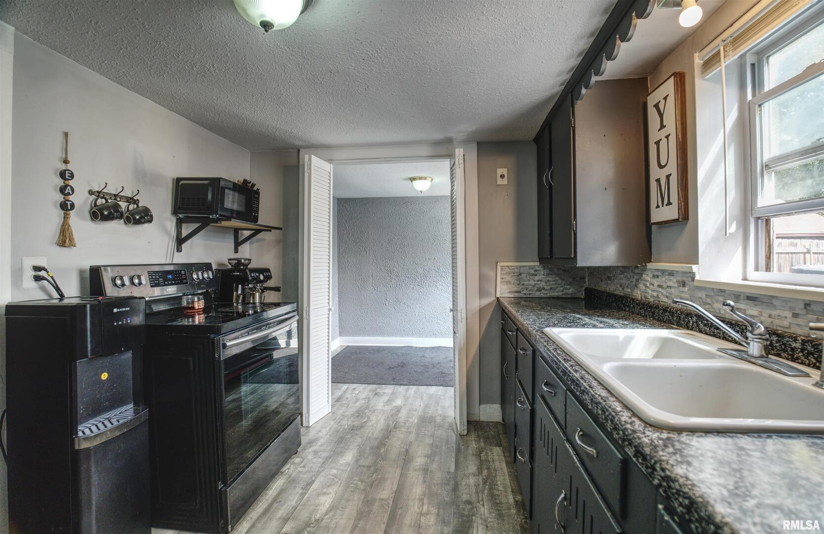 607 2nd Street Camanche, IA 52730 - Photo 10 of 25