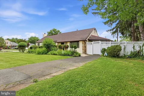 $470,000 | 897 Pine Hill Road, Philadelphia, PA 19115