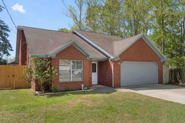 $2,175 | 504 Easy Street, Fort Walton Beach, FL 32547