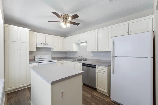 $2,175 | 504 Easy Street, Fort Walton Beach, FL 32547