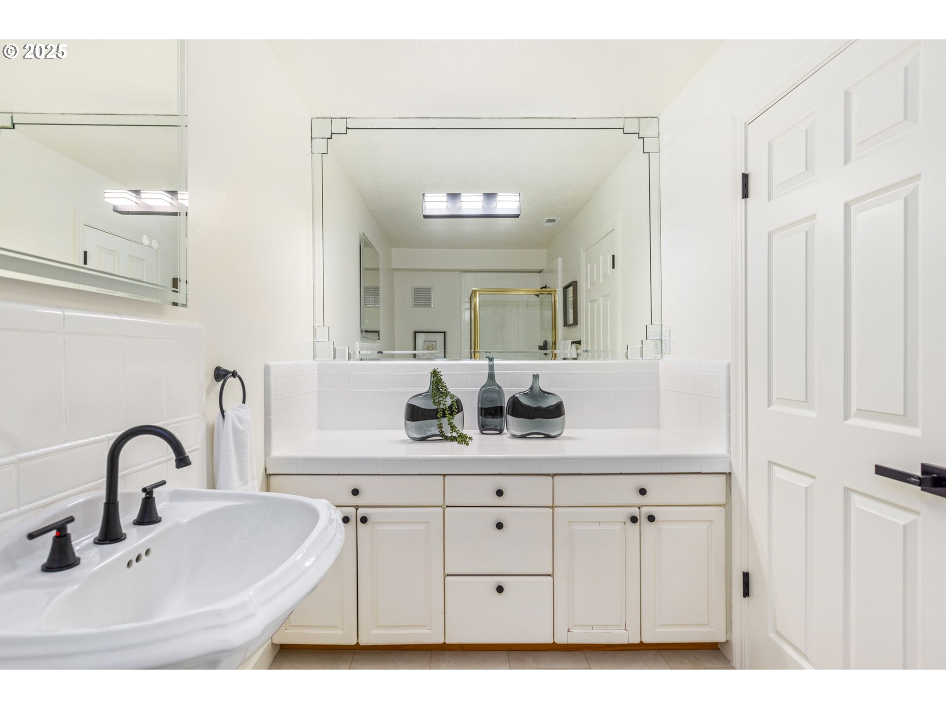 3412 Southwest 13th Avenue Portland, OR 97239 - Photo 17 of 47