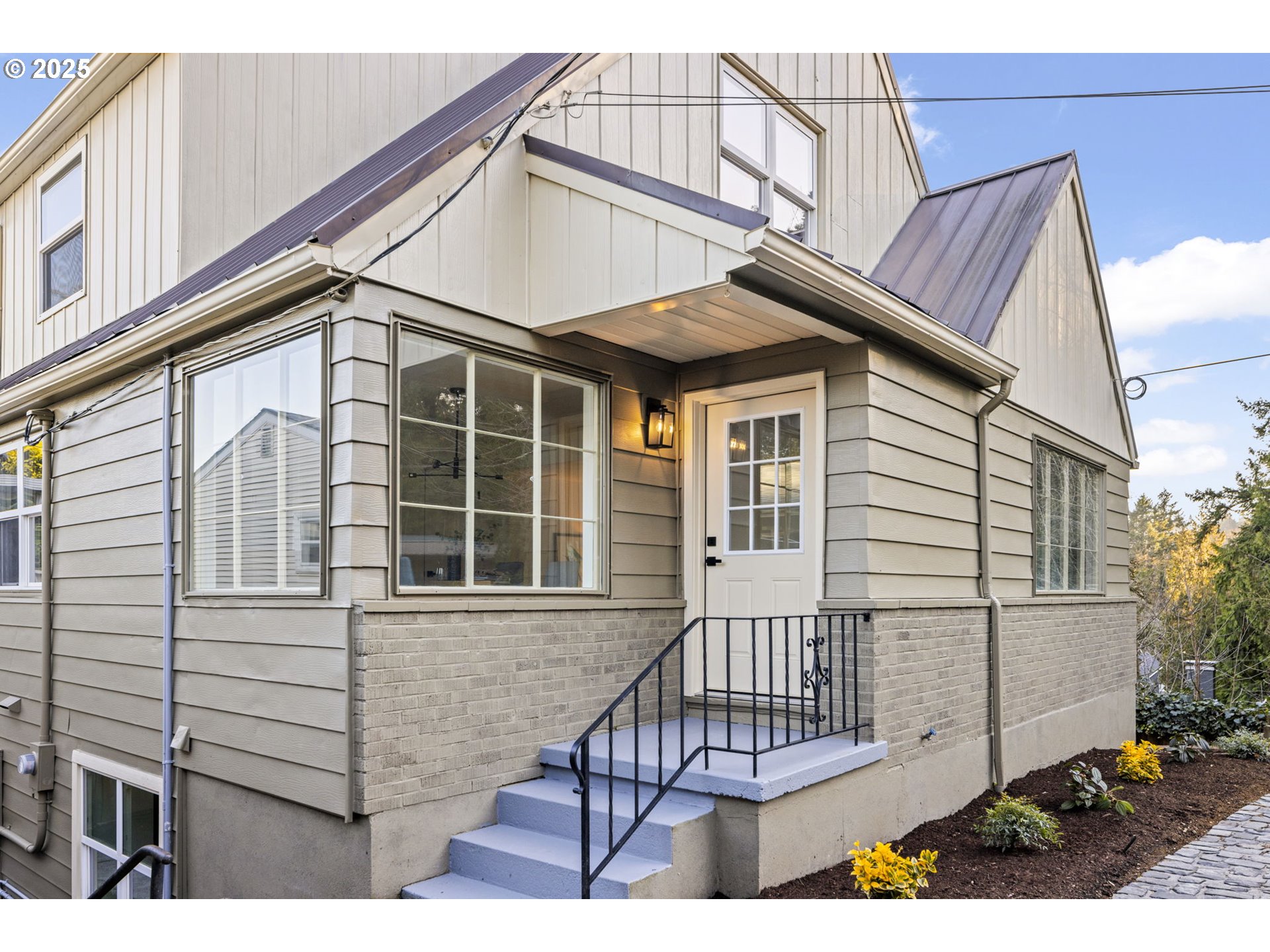 3412 Southwest 13th Avenue Portland, OR 97239 - Photo 2 of 47