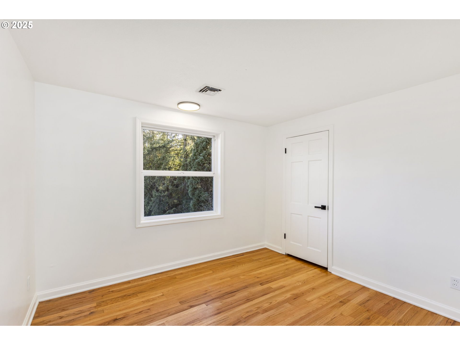 3412 Southwest 13th Avenue Portland, OR 97239 - Photo 26 of 47