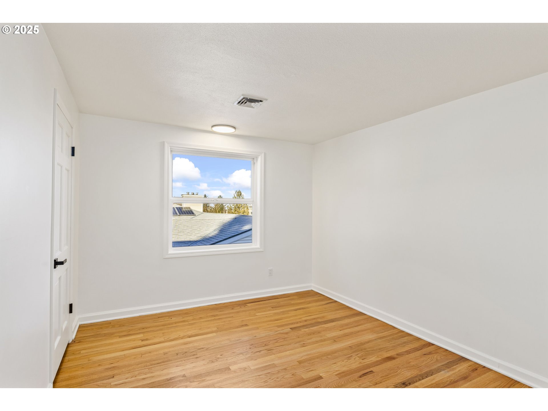 3412 Southwest 13th Avenue Portland, OR 97239 - Photo 27 of 47