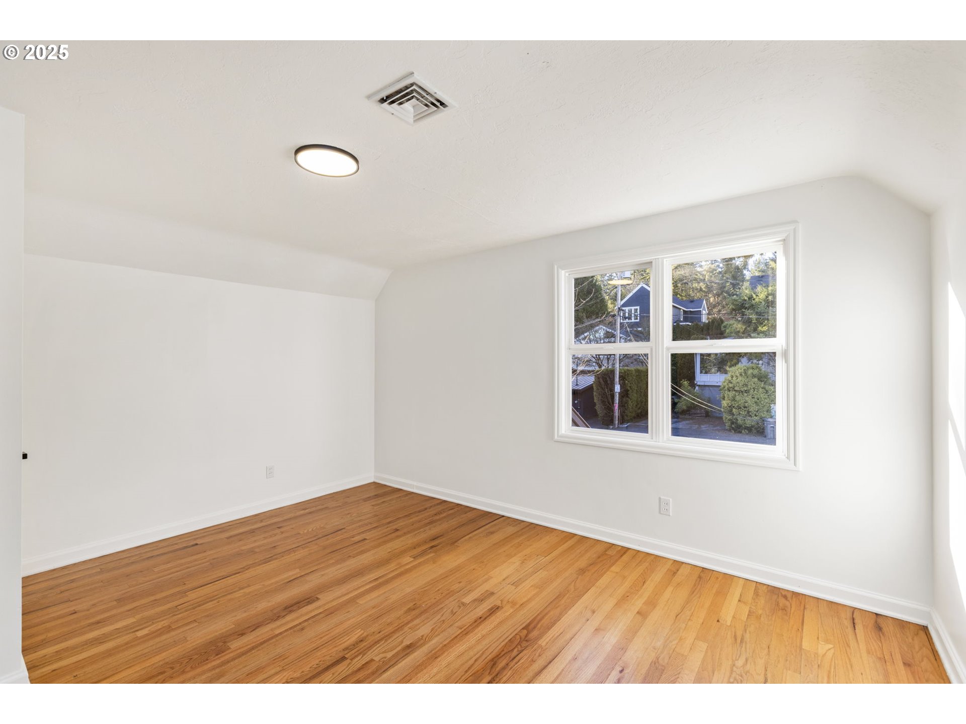 3412 Southwest 13th Avenue Portland, OR 97239 - Photo 28 of 47