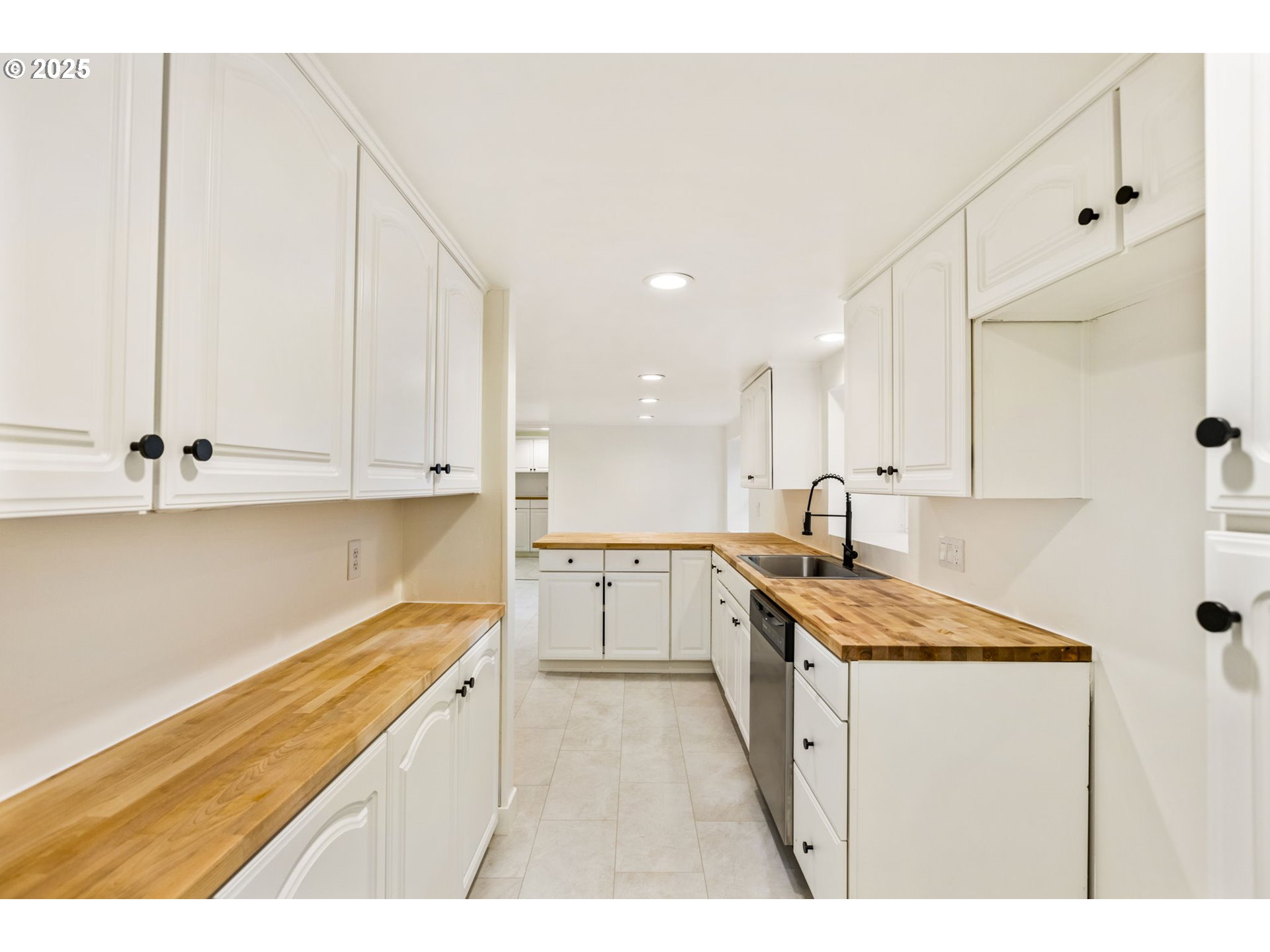 3412 Southwest 13th Avenue Portland, OR 97239 - Photo 36 of 47