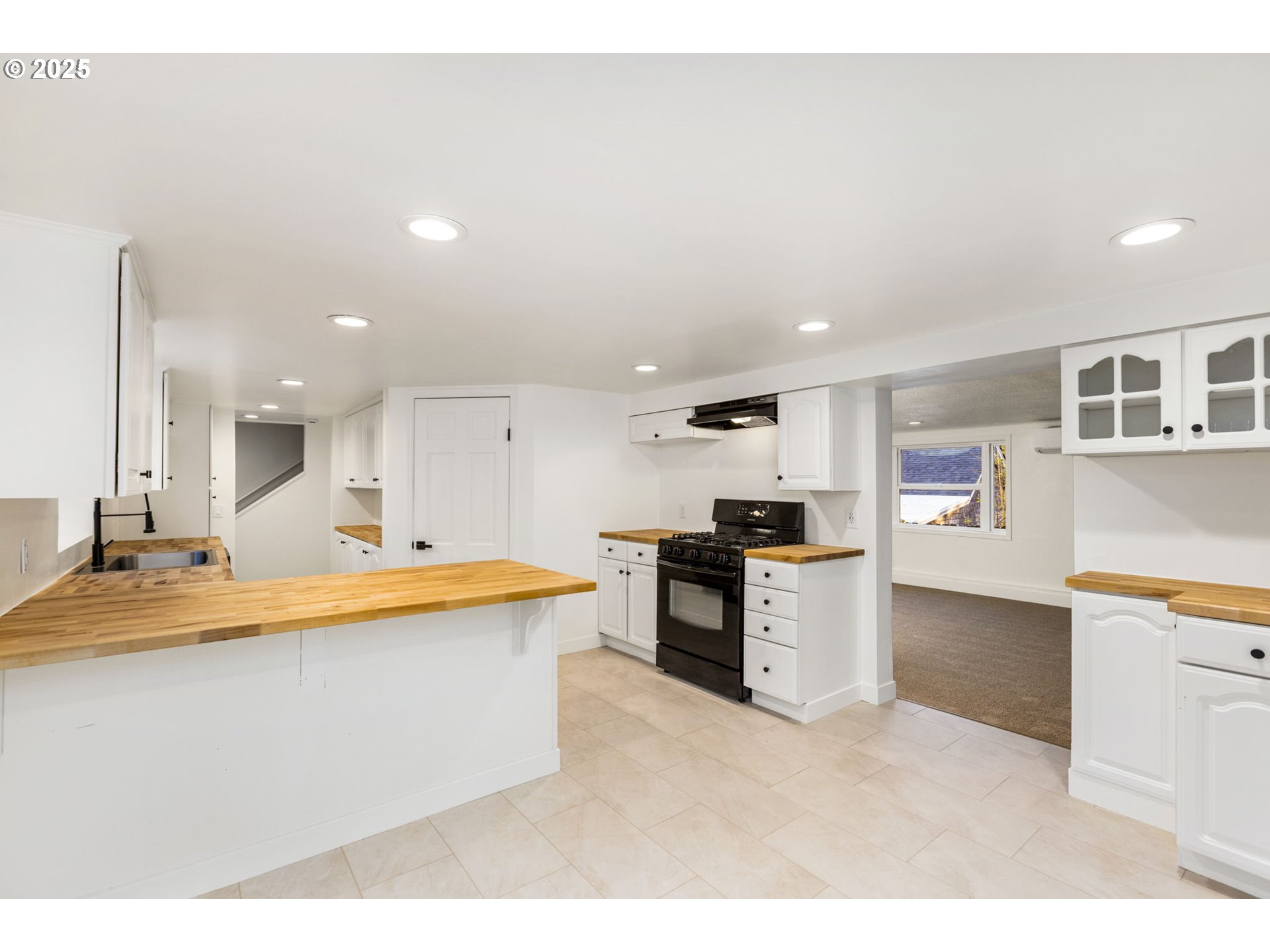 3412 Southwest 13th Avenue Portland, OR 97239 - Photo 37 of 47