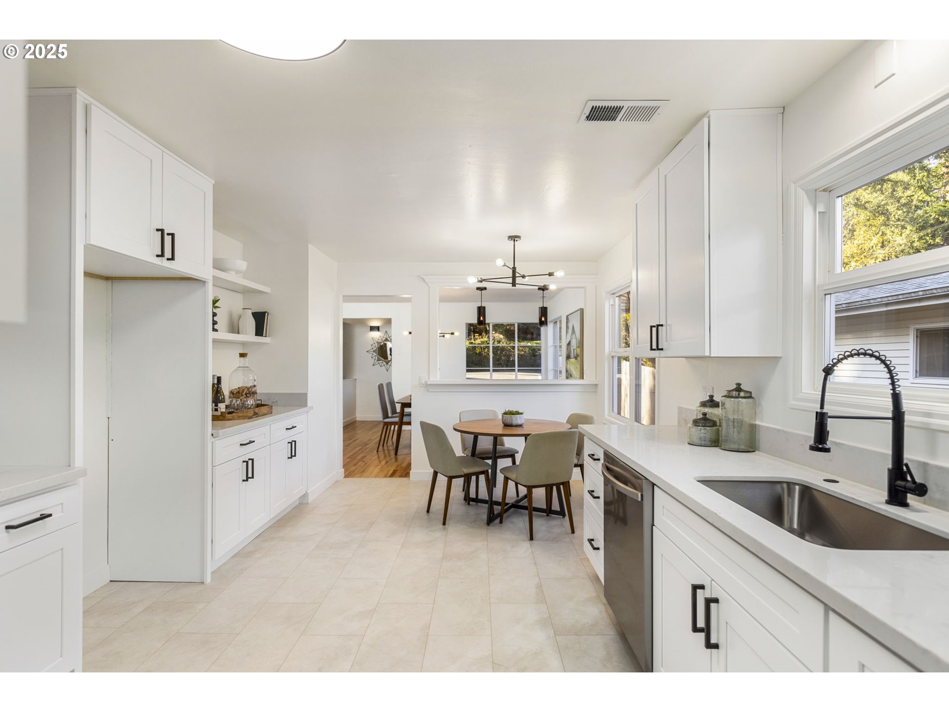 3412 Southwest 13th Avenue Portland, OR 97239 - Photo 9 of 47