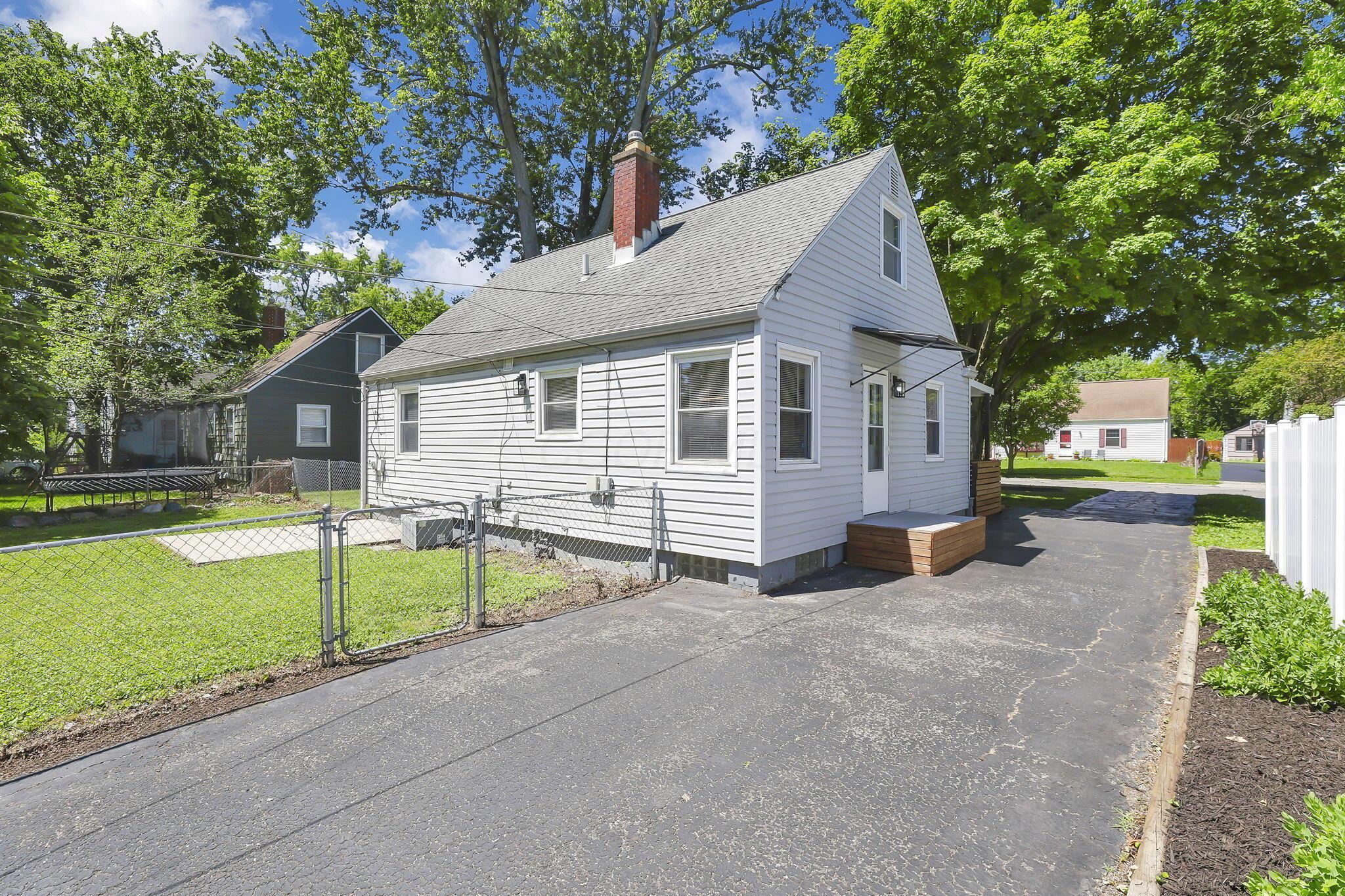 142 North Kellner Road Columbus, OH 43209 - Photo 47 of 62 Driveway