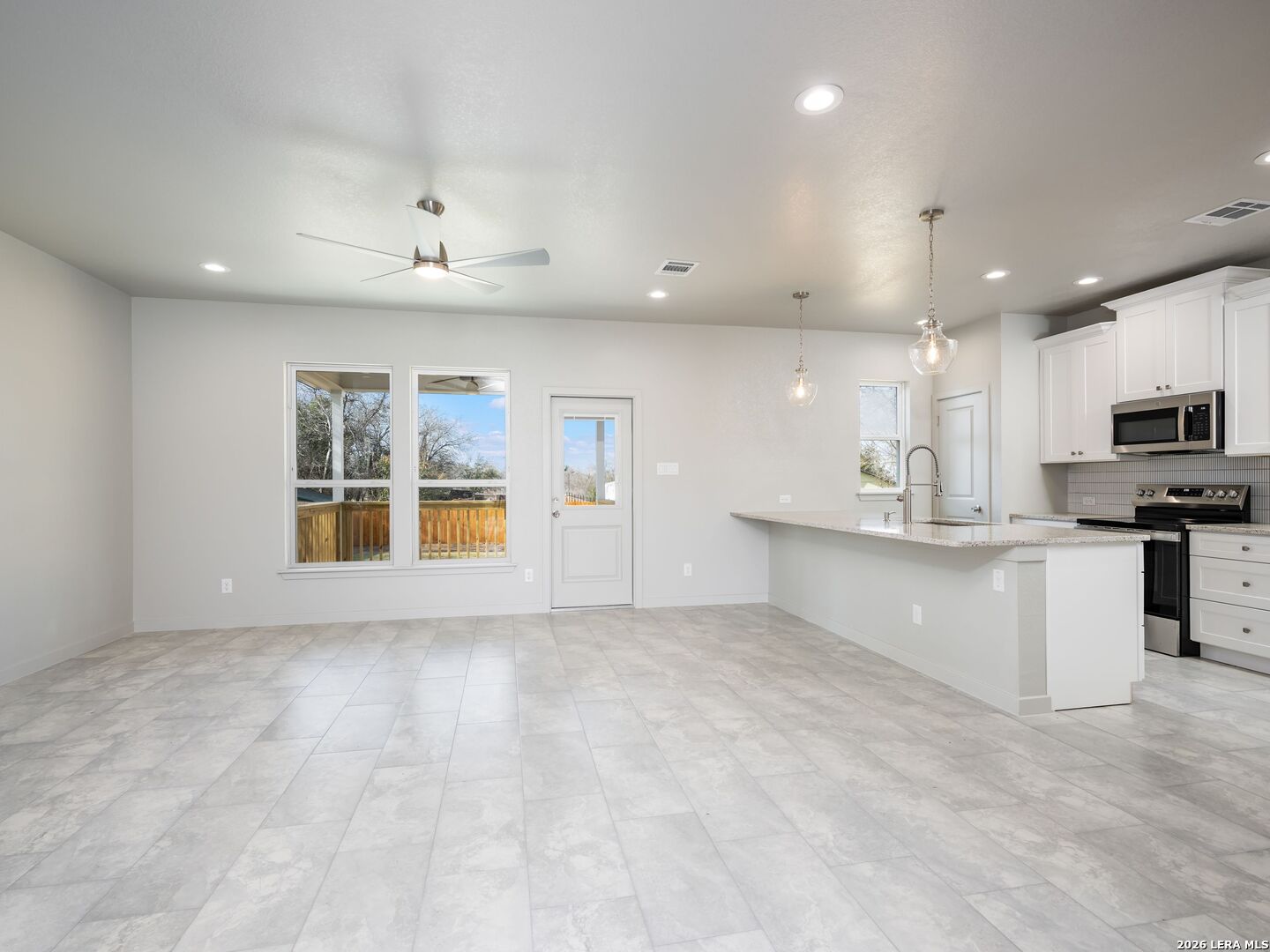 14657 Main Street Lytle, TX 78052 - Photo 5 of 31