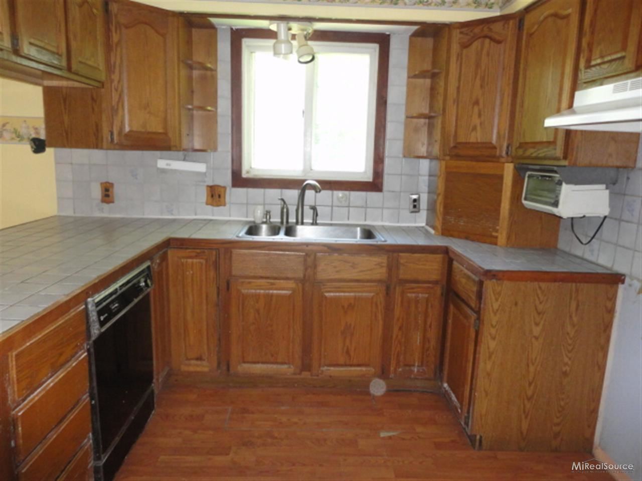 9880 Bryce Road Avoca, MI 48006 - Photo 9 of 20 31161319-8.JPG