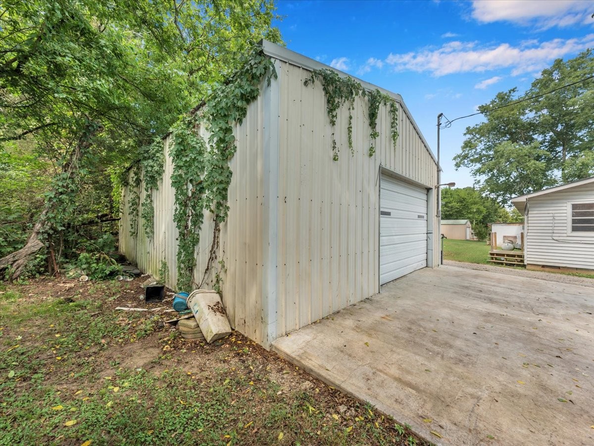 707 Molino Road Taft, TN 38488 - Photo 11 of 28 a view of backyard of house