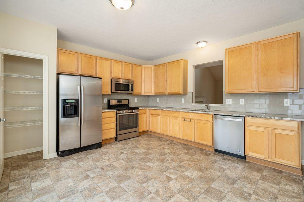 5735 Nadler Road Dublin, OH 43016 - Photo 11 of 48 Kitchen