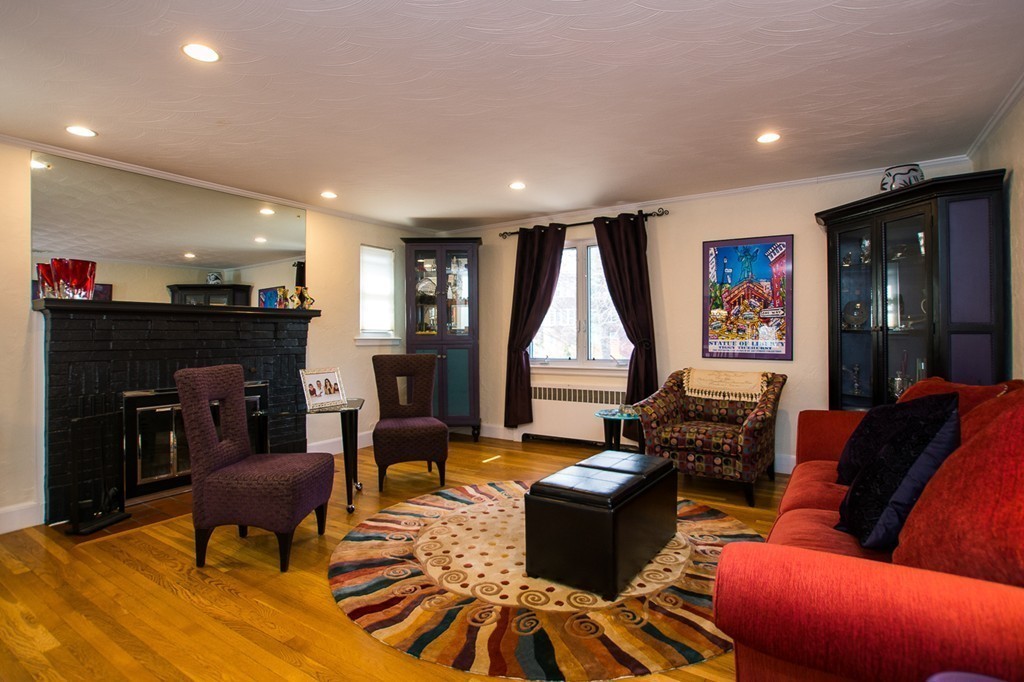 60 Gardner Road, Unit 2 Brookline, MA 02445 - Photo 7 of 26