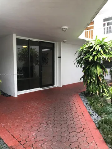 $300,000 | 1075 93rd Street, Unit 404, Bay Harbor Islands, FL 33154