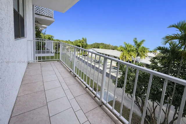 $178,000 | 920 Northeast 169th Street, Unit 405, North Miami Beach, FL 33162