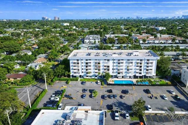 $178,000 | 920 Northeast 169th Street, Unit 405, North Miami Beach, FL 33162