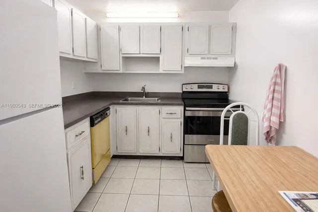 $178,000 | 920 Northeast 169th Street, Unit 405, North Miami Beach, FL 33162