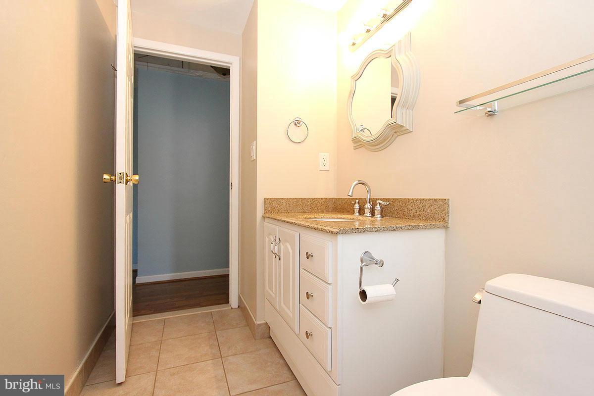 19225 Staleybridge Road Germantown, MD 20876 - Photo 16 of 27 Upper Level Full Bathroom
