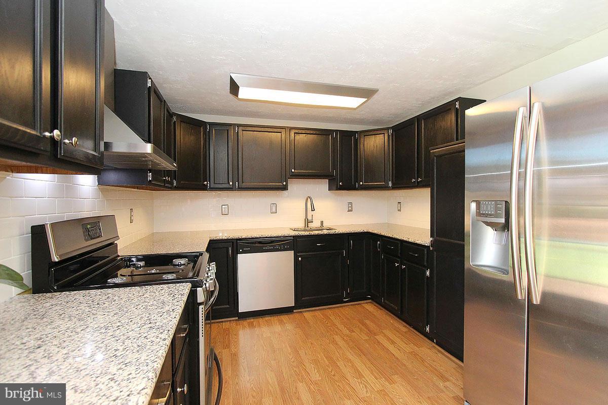 19225 Staleybridge Road Germantown, MD 20876 - Photo 9 of 27 Kitchen