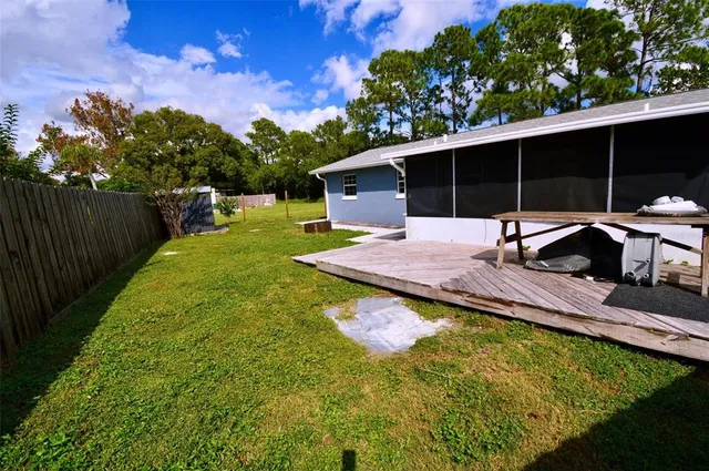 a view of a house with backyard and porch